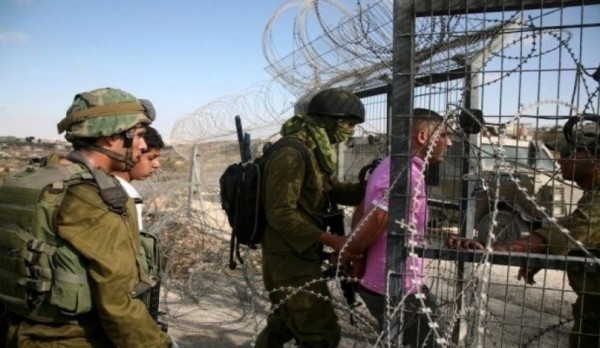 الاحتلال يعتقل شابين بزعم اجتيازهما حدود قطاع غزة 