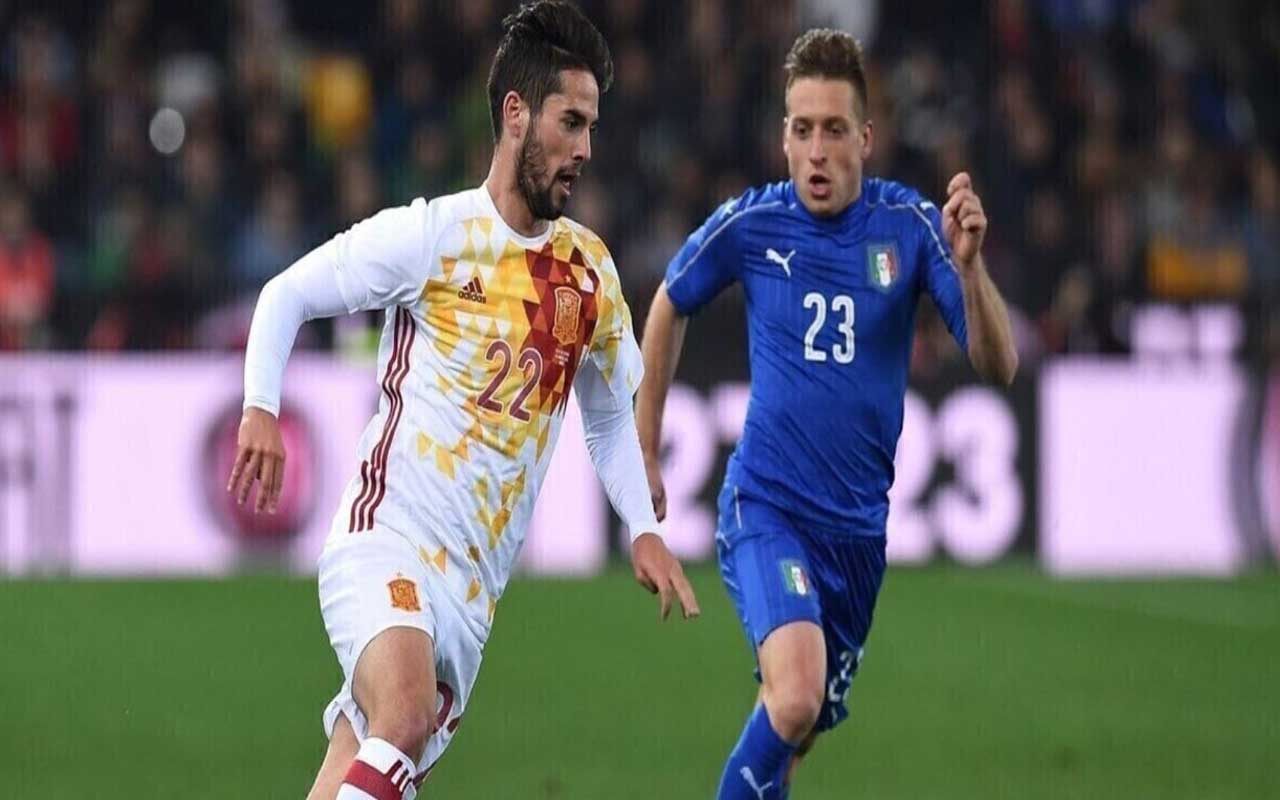 مانشيني يلجأ إلى عامل بناء سابق لترميم منتخب إيطاليا