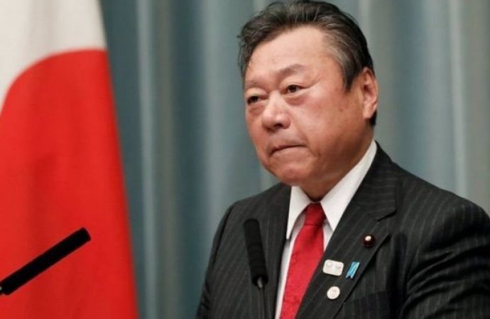 وزير ياباني يعتذر علنا بعد تأخره ثلاث دقائق عن اجتماع برلماني