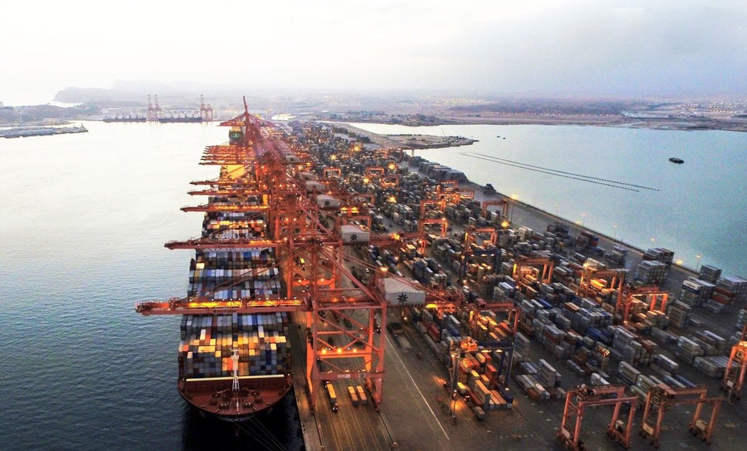 ميناء صلالة يسجل رقمًا قياسيًا جديدًا في أحجام الحاويات خلال العام الحالي