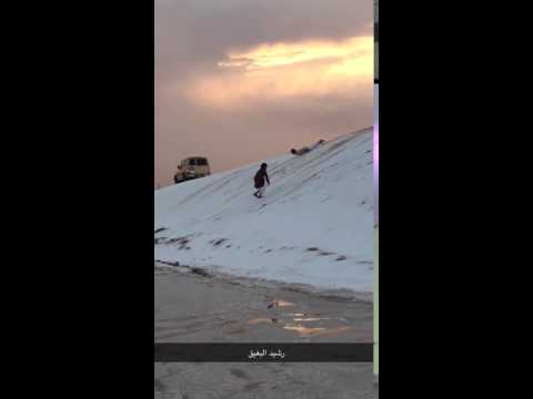 بالفيديو ..  شاهد ماذا فعل سعوديين على جبل ثلج