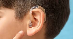 صرخة استغاثة لتأمين سماعات طبية لطفل يعاني من الصمت  .. تفاصيل 