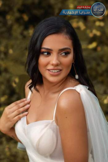 بالفيديو والصور  ..  تعرفوا على صاحبة الإطلالة الأجرأ في مهرجان الجونة السينمائي