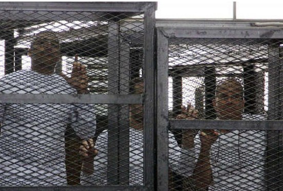 مصر: إرجاء الحكم على صحافيي الجزيرة من جديد