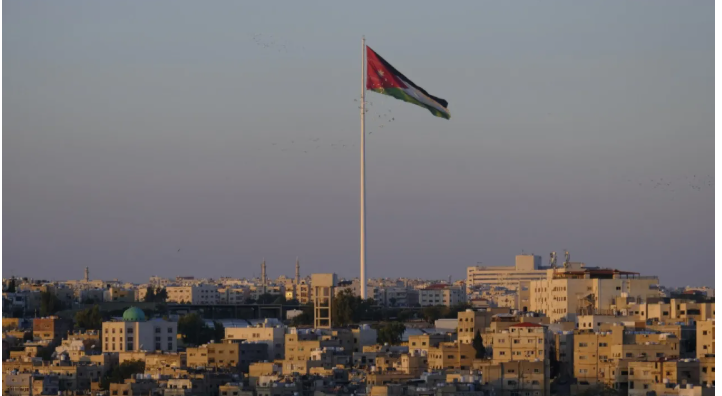 النقابات المهنية ترفع الاثنين العلم الأردني على سارية بارتفاع 20 متراً