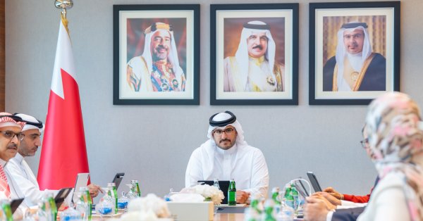 عيسى بن سلمان بن حمد يوجّه بتطوير إستراتيجية عمل الصندوق للخمس سنوات القادمة بما يسهم في تطوير الكوادر الوطنية ليكونوا الخيار  الأول والأفضل في سوق العمل