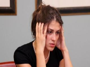 خطيبي يشك في بدون سبب  ..  ماذا أفعل ؟