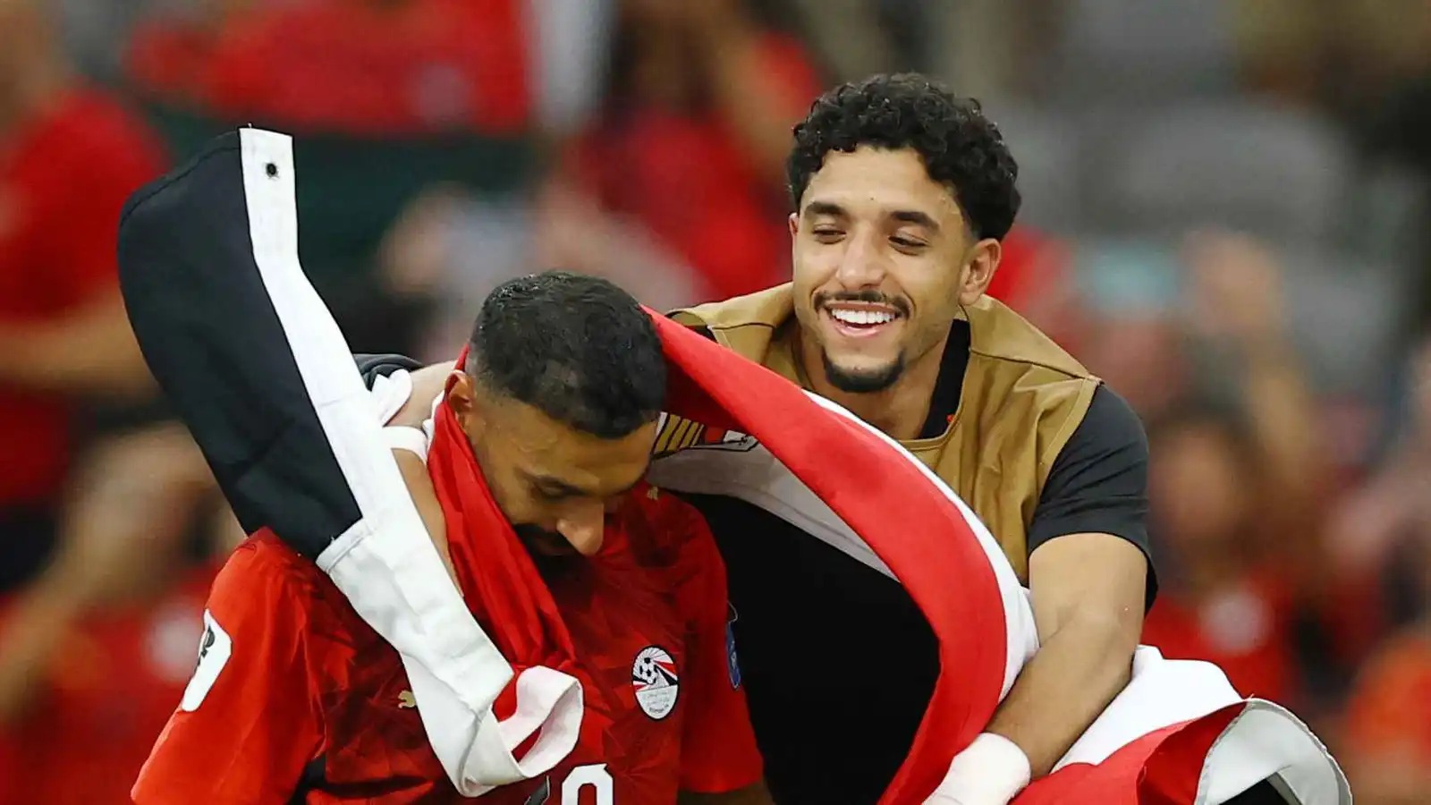مفاجأة ..  هل يلعب عمر مرموش بجوار صلاح في طرابزون؟ 