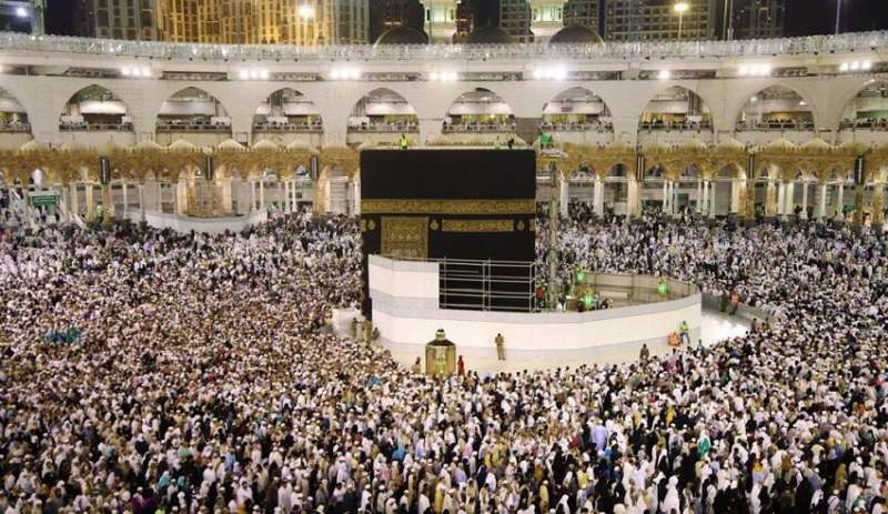 السعودية تسمح للحجاج والمعتمرين بالتنقل خارج مكة وجدة والمدينة