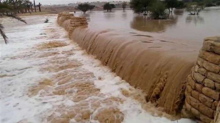 بلدة الجفر تتحول إلى بحيرة مياه بعد أن أغرقتها السيول الجارفة