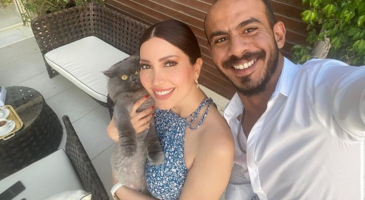 نسرين طافش عن عمل زوجها ..  "يستمد طاقته من الله"