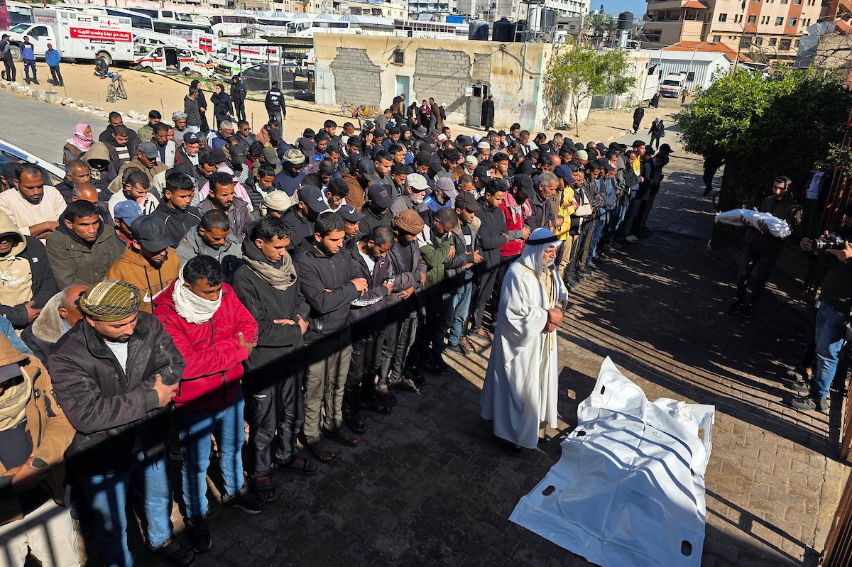 ودّاع جثمان أكرم حسن العرجاني في مستشفى ناصر بخان يونس