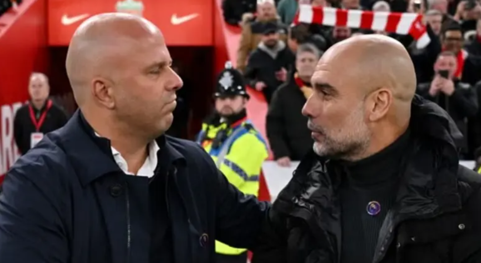 غوارديولا يرد على سلوت: توقف عن الشكوى وتأقلم مع الكرات الثابتة