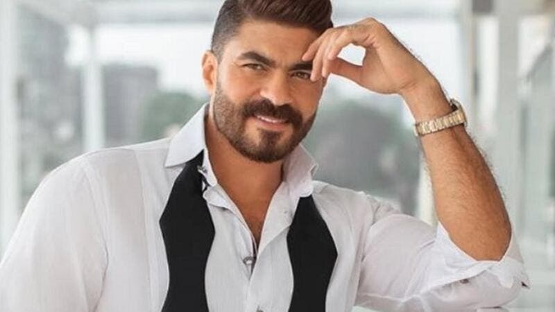 بالصور  ..  خالد سليم يحتفل بعيد ميلاد ابنتيه