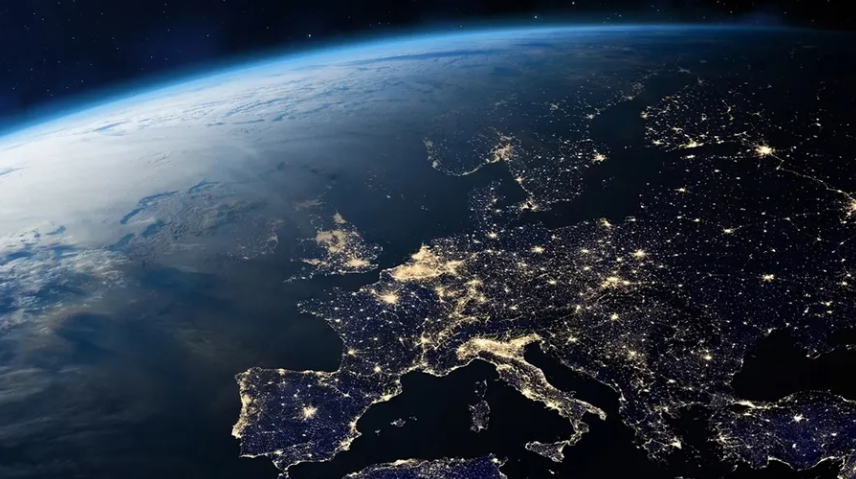 كوكبنا "يومض" ليلا ..  وسطوع الأرض يرتفع بنسبة 16% خلال 8 سنوات