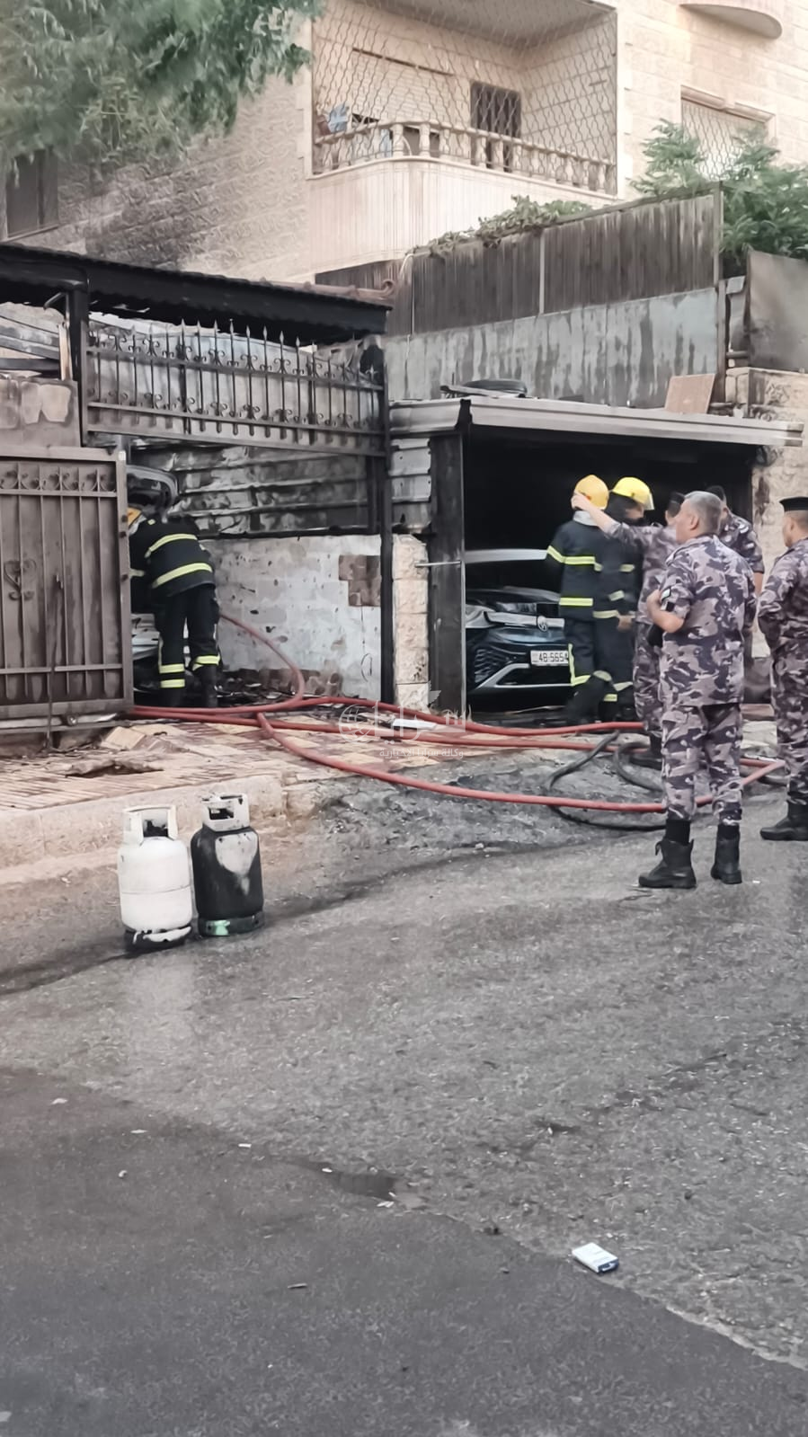 احتراق مركبتين كهربائيتين في حادثة أثارت الذعر بمنطقة طبربور  ..  فيديو 
