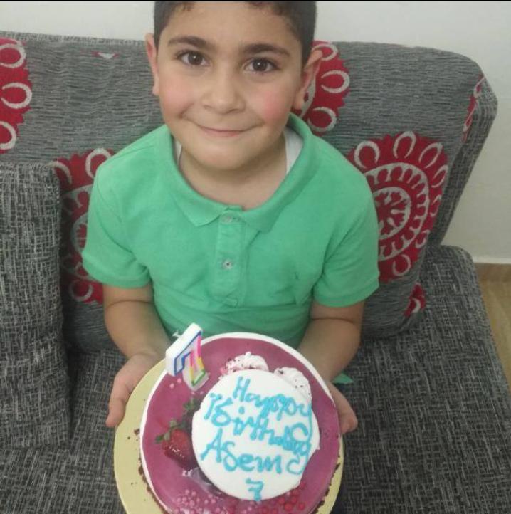 عاصم عمر الحسن يطفئ شمعته ال ٧ 