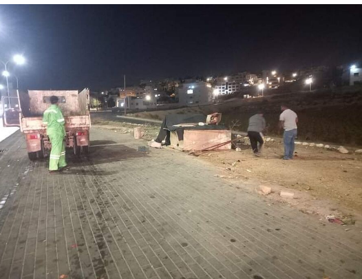 الفحيص: إزالة بسطات ولافتات للحفاظ على السلامة العامة