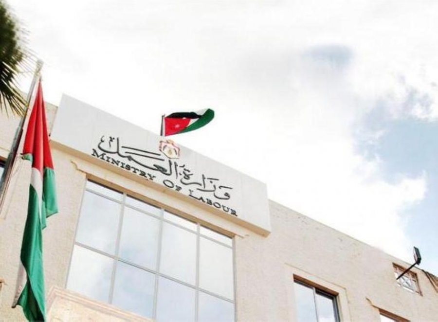 صناعيون يطالبون وزارة العمل بالسماح باستقدام العمالة الوافدة لبعض المهن