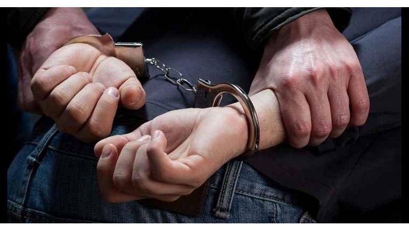 محافظ إربد يوقف شابا قاد مركبته بطريقة استعراضية في حوارة