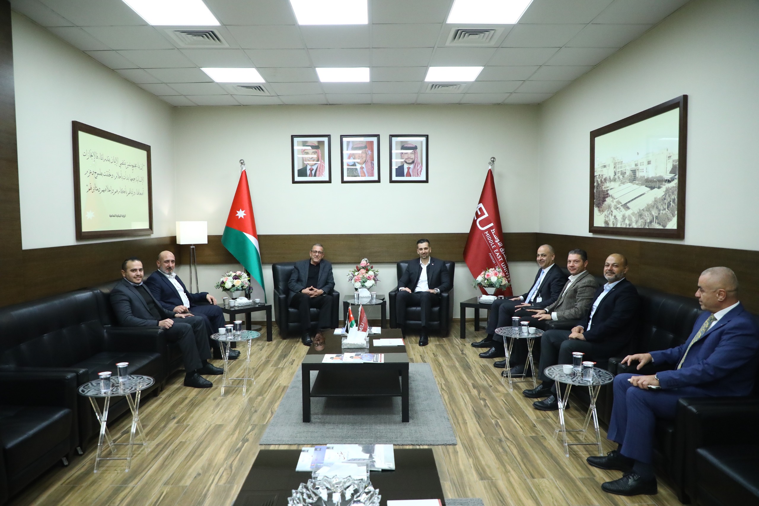 حافلات متطورة من طراز كينغ لونغ تنضم إلى أسطول جامعة الشرق الأوسط