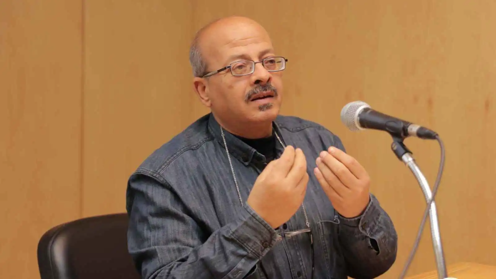 "سأمضي خفيفا" ..  قصيدة صدمت الأوساط الثقافية بعد رحيل مؤلفها 