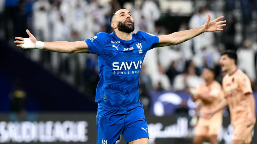 "يريد راتبه كاملا" ..  كم سيدفع الهلال للتخلص من كريم بنزيما؟