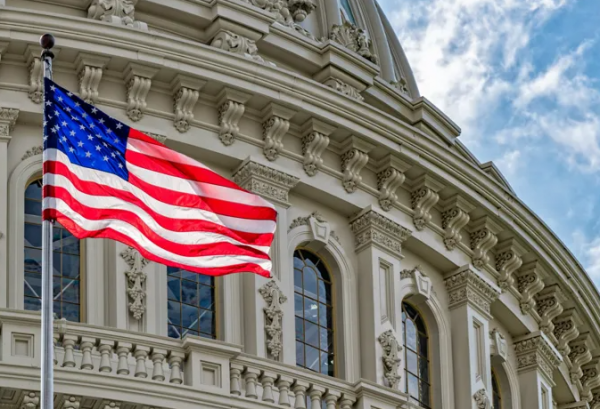 الخارجية الأمريكية تدعو رعاياها إلى مغادرة إيران فورًا