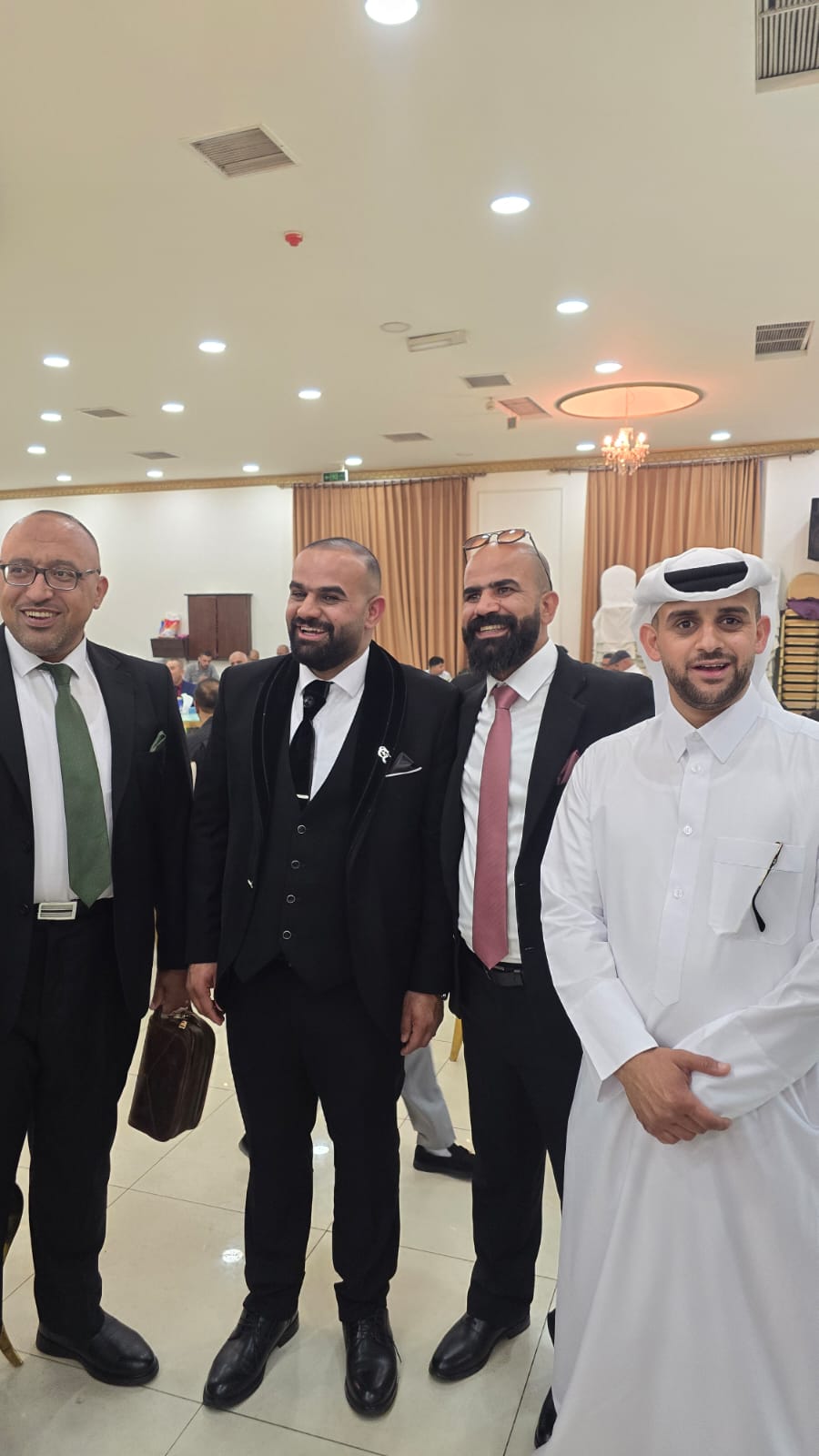 الدكتور صدام حسين المقابلة يحتفل بزفافه على الدكتورة سرى