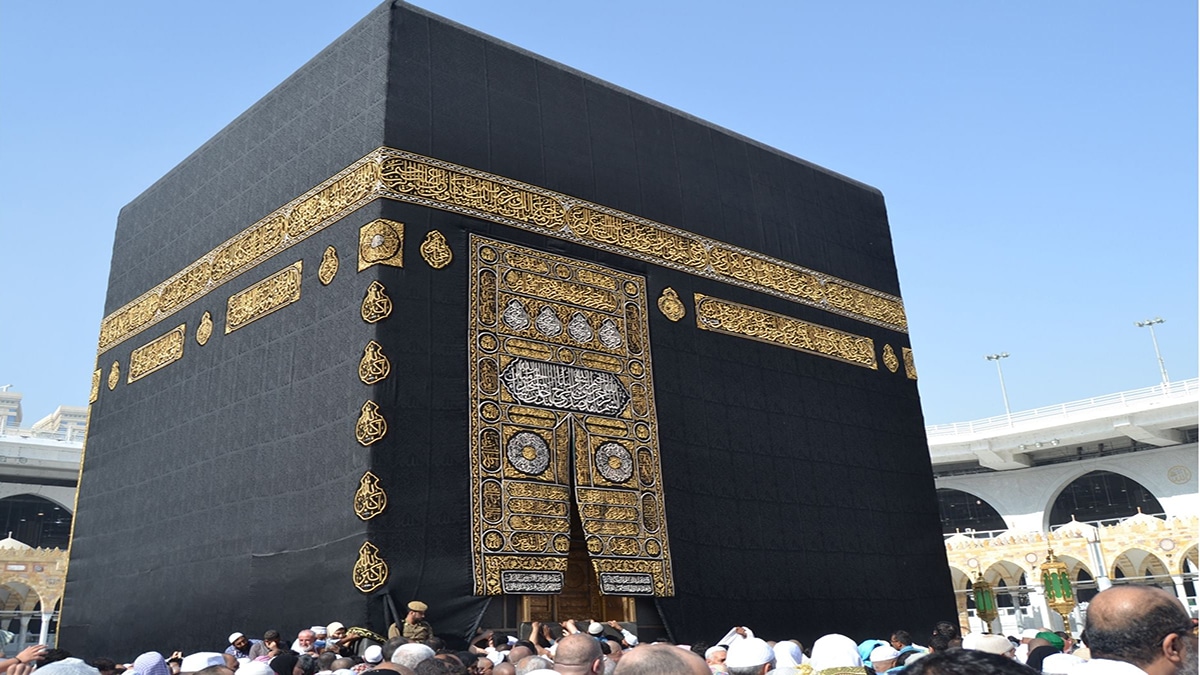 السعودية تبدأ إصدار التأشيرات الإلكترونية للعمرة