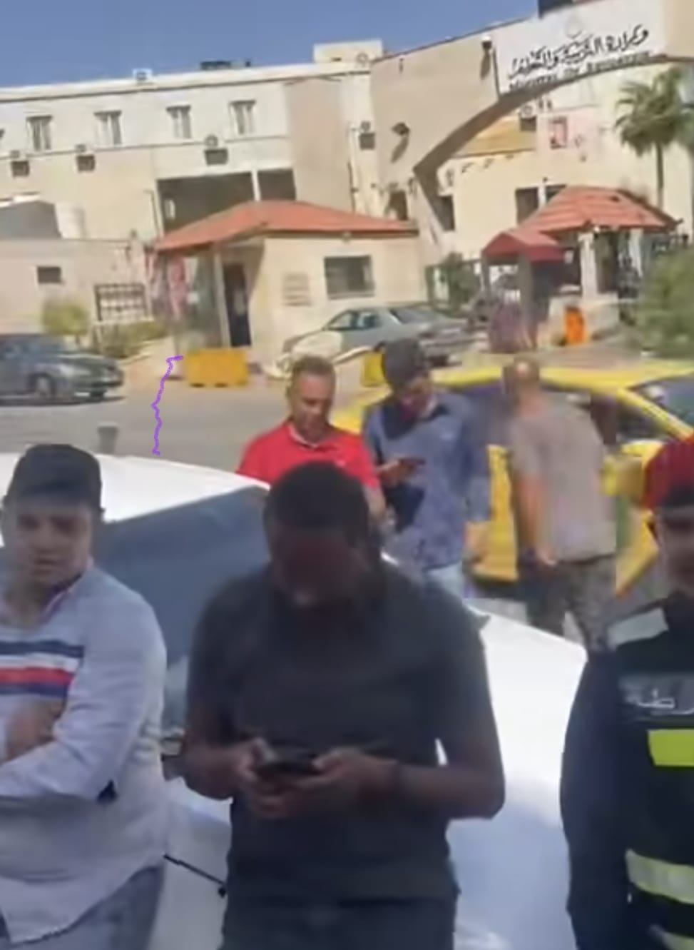 بالفيديو: احتجاج أمام وزارة التربية والتعليم على آلية معادلة شهادات التوجيهي التركية