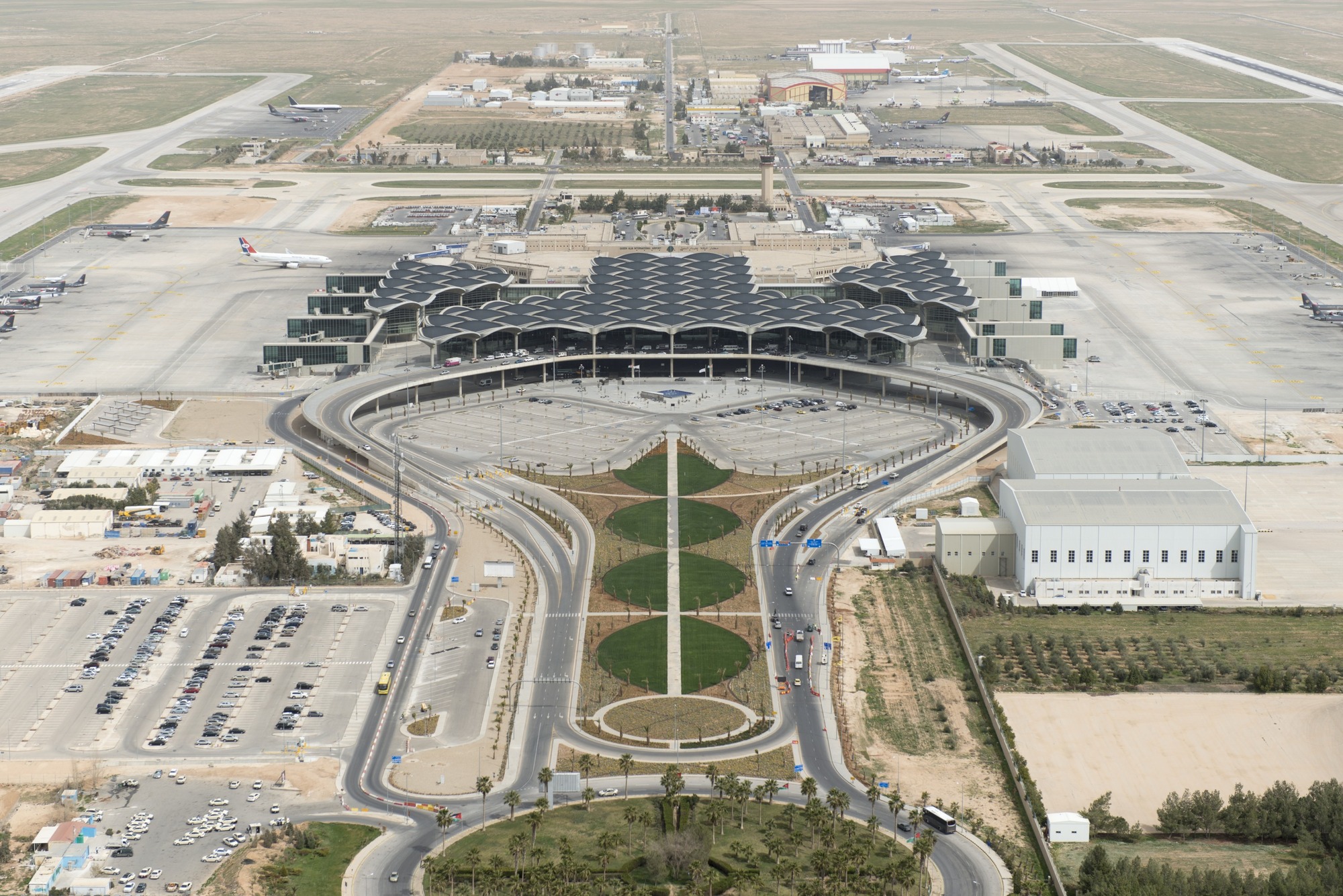 مصدر: تأجيل فتح مطار الملكة علياء امام حركة الطيران الذي كان مقرراً غداً