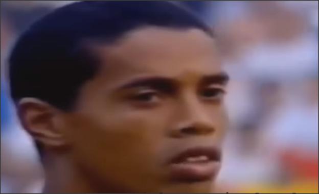 بالفيديو .. عندما لعب رونالدينهو للمرة الاولى مع منتخب البرازيل