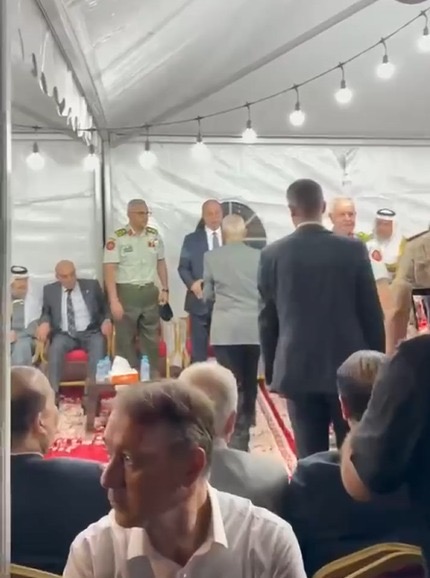 بالفيديو : الأمير فيصل والعيسوي والحراسيس في زيارة للفريق الركن الطيار يوسف الحنيطي