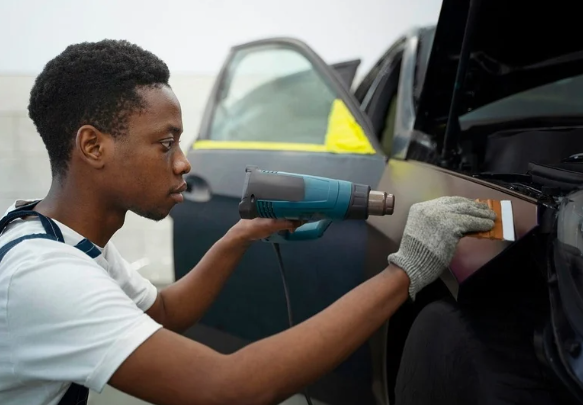 الخرافات حول تغليف السيارات: الحقائق التي تحتاج معرفتها