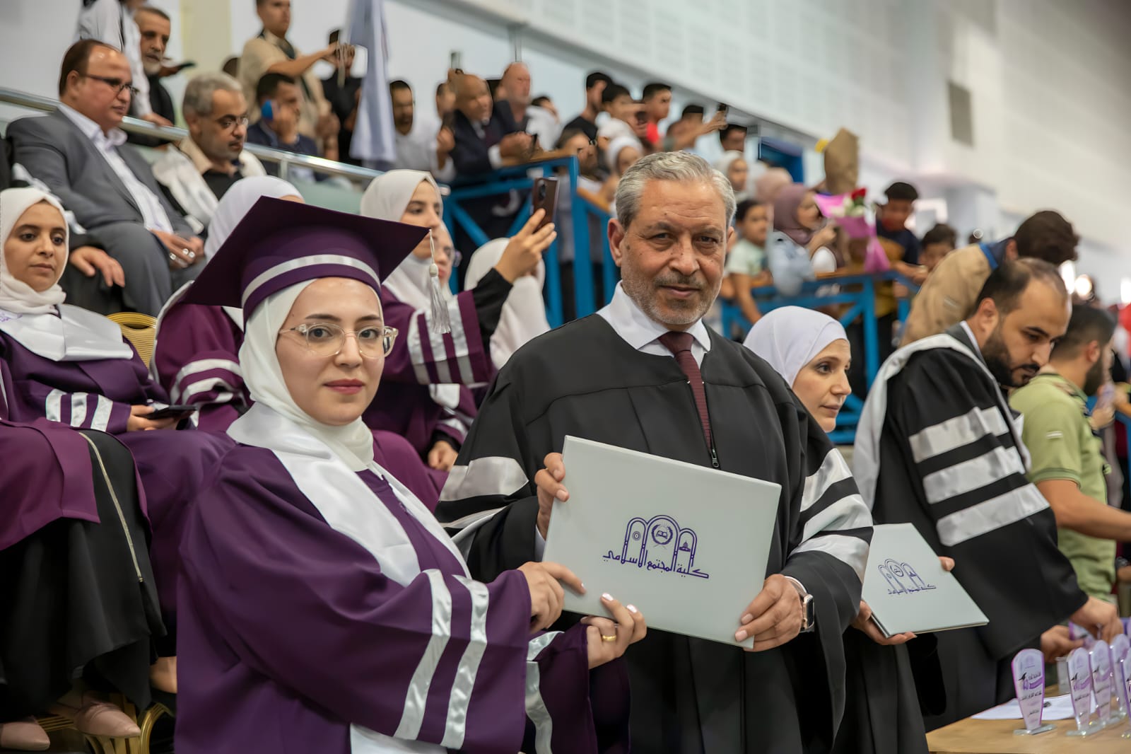 الدهيسات يخرج طالبات الفوج 43 من كلية المجتمع الإسلامي