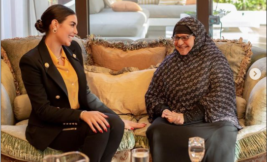 ياسمين صبري تلتقي سيدة المطر في منزلها