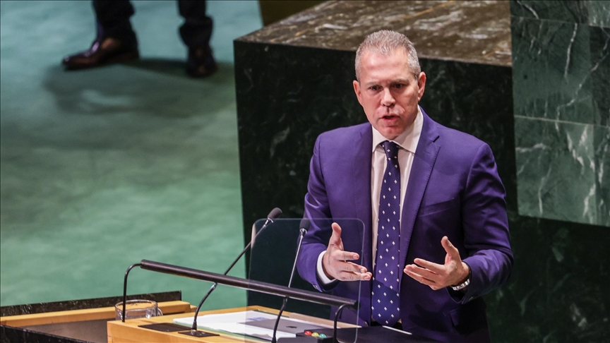 سفير إسرائيل بالأمم المتحدة يمزق ميثاق الأمم المتحدة