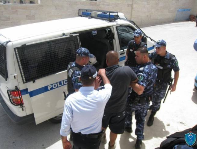 القبض على 33 شخصا أعاقوا عمل الشرطة في الخليل