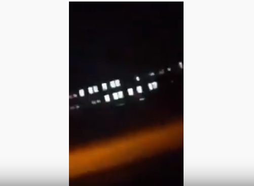 بالفيديو ..  اضاءة مدرسة في اربد وعزف السلام الملكي فيها بعد "منتصف الليل" ..  والجيران: أعوذ بالله من الشيطان الرجيم