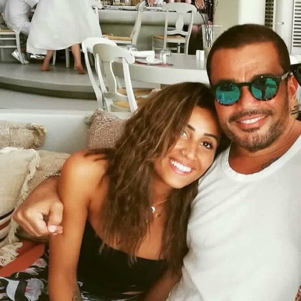 بالفيديو و الصور  ..   تفاصيل مثيرة حول انفصال عمرو دياب و دينا الشربيني 