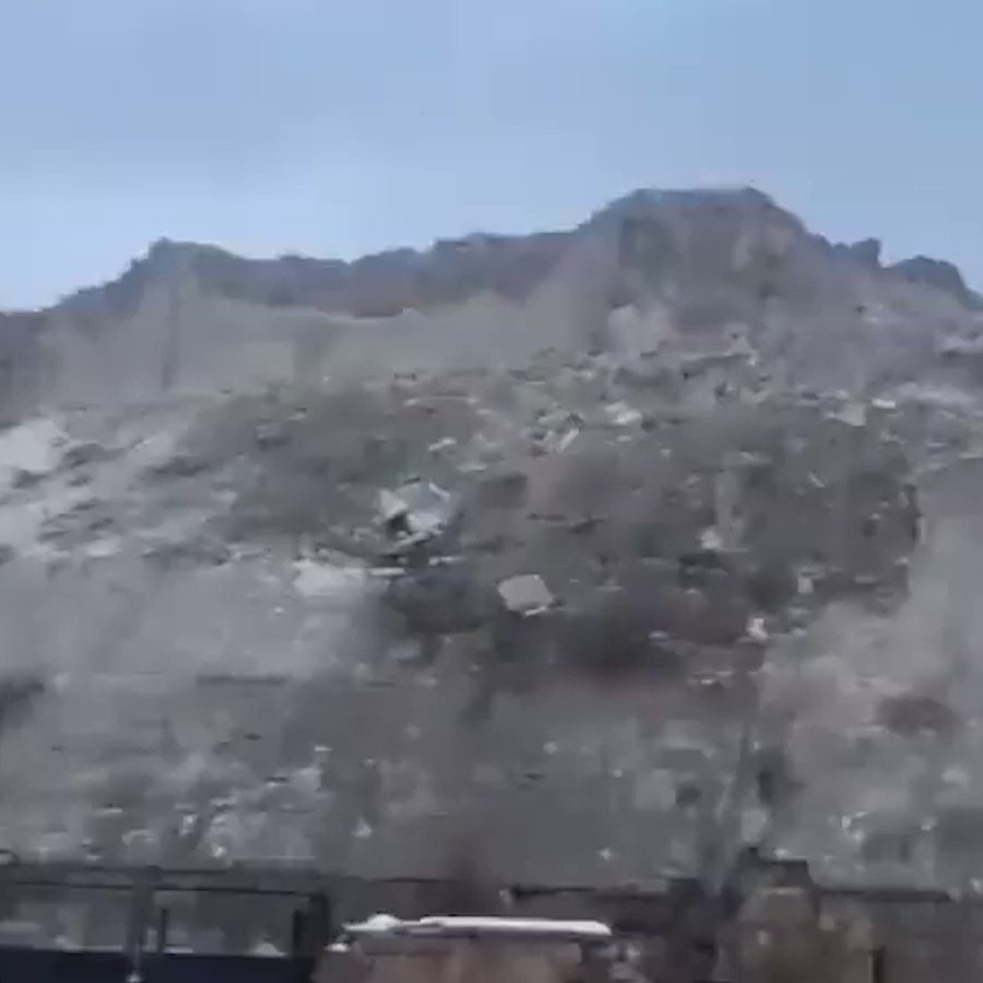 بالفيديو  ..  تهدّم أجزاء من قلعة غازي عنتاب التاريخية جراء الزلزال في تركيا