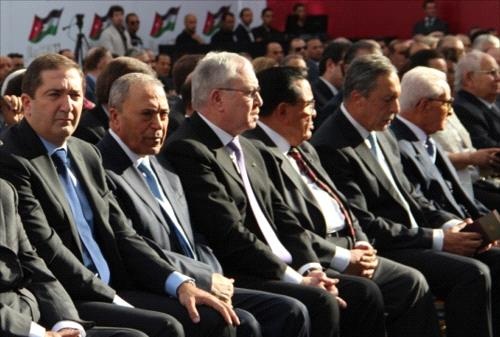 ثرثرات الصالونات السياسية في العيد  ..  داعش وتعديل بحكومة النسور ورئاسة النواب