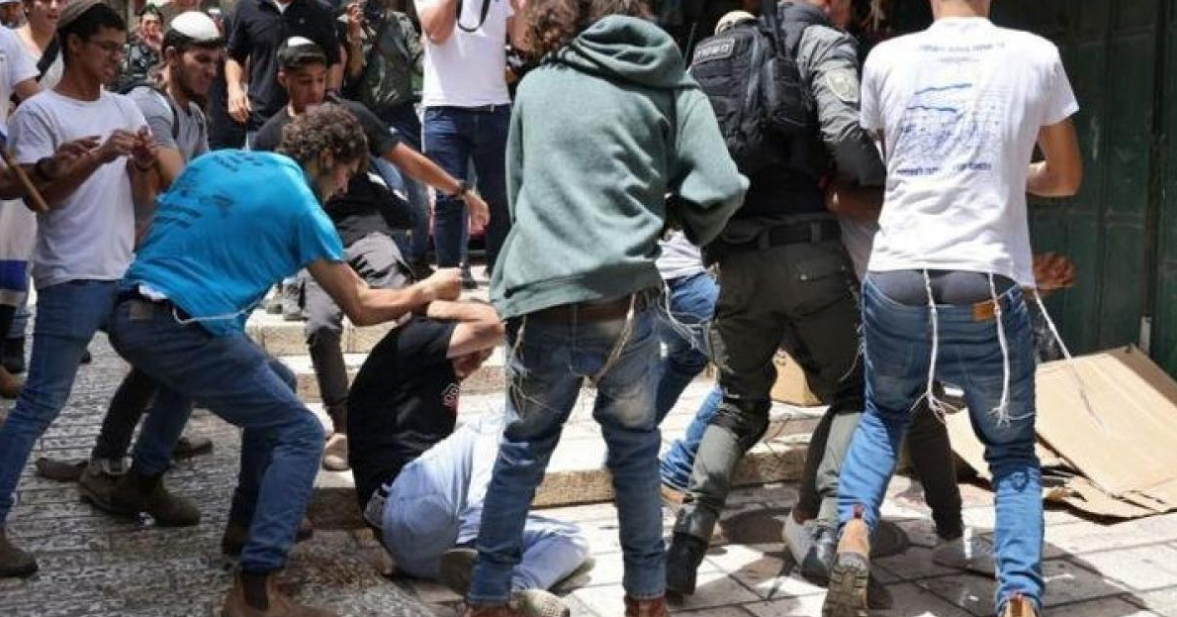 الخليل: إصابة 33 مواطناً في هجوم للمستوطنين على حارة الجعبري