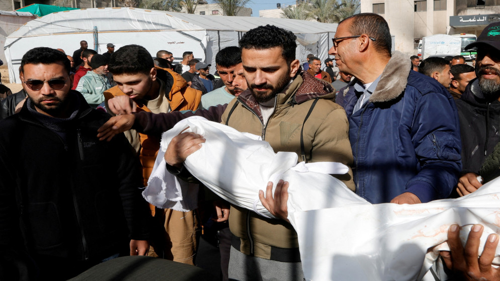 شهداء وجرحى في قصف الاحتلال عيادة "أونروا" تؤوي نازحين شمال غزة