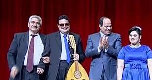 بالفيديو  ..  السيسي  يطلب التصوير مع فنانة صغيرة ويسبب ضجة كبيرة في مصر