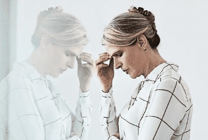 طرق التعامل مع أزمة منتصف العمر لدى النساء