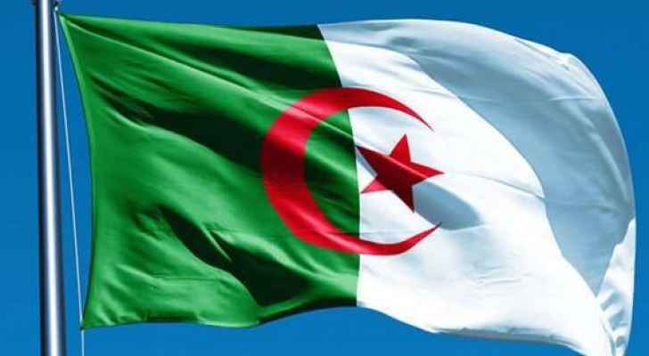 توقيف 5 جنرالات في الجزائر بعد اقالتهم بشبهات فساد 
