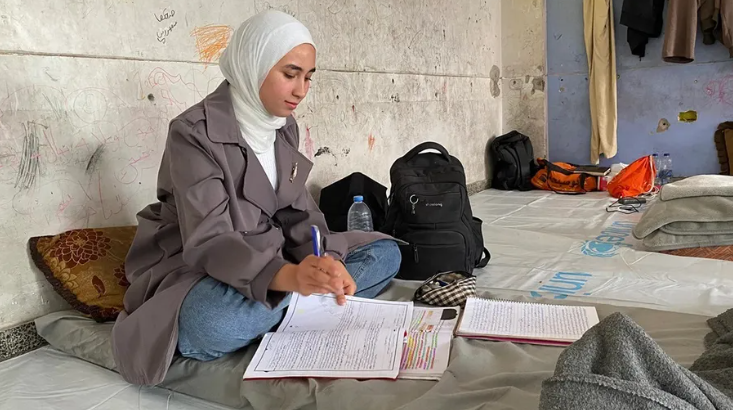 بالتعاون مع جامعة أردنية ..  طلاب الثانوية العامة بغزة يمتحنون إلكترونيًا بحدث استثنائي