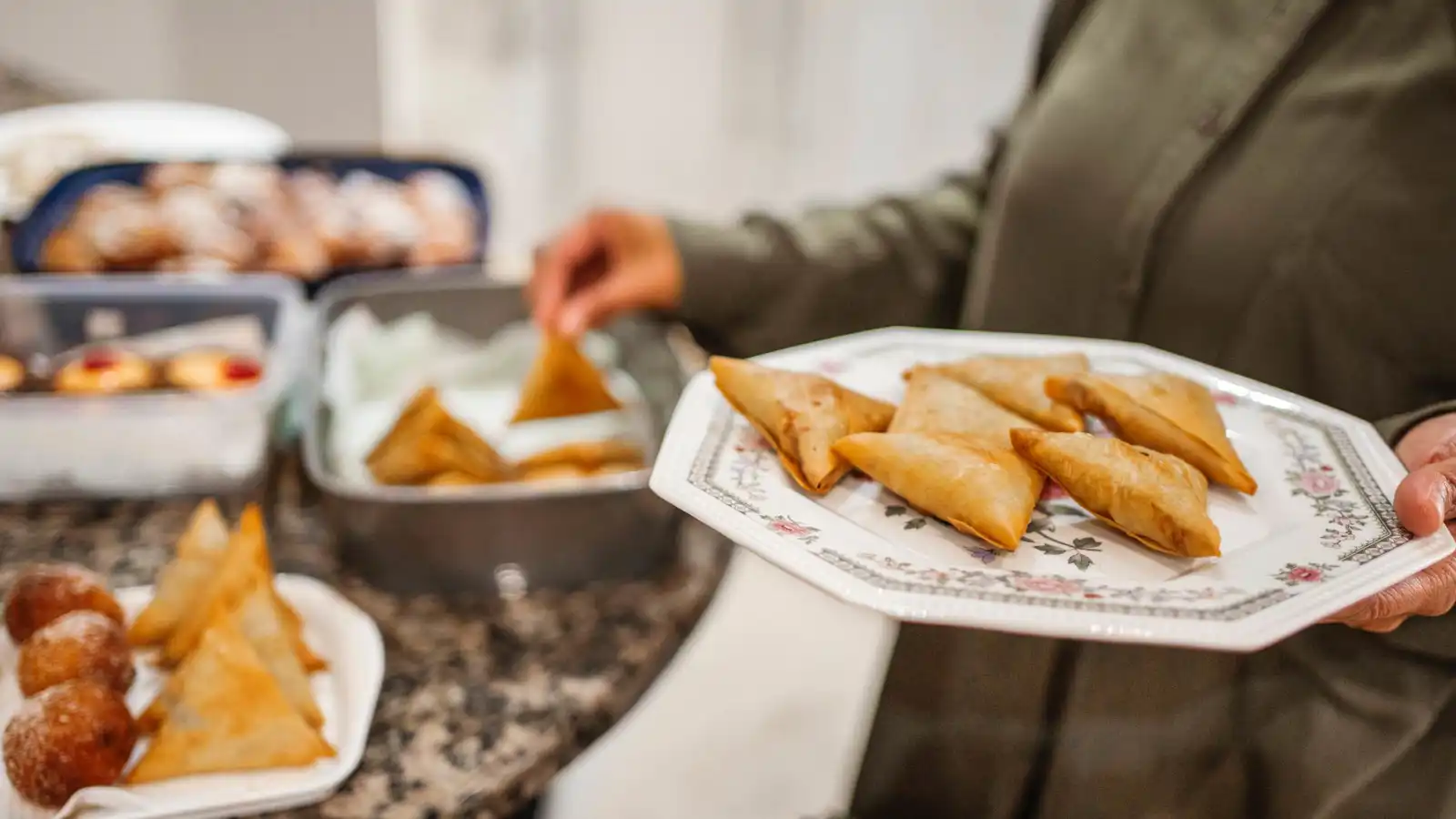 السمبوسة ..  تقليد رمضاني راسخ على موائد الإفطار العربية